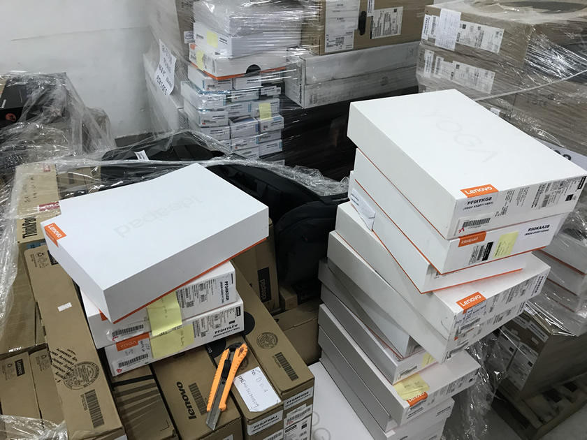 <b>香港仓库处理一批联想DOA笔记本电脑以及一体机现场！</b>